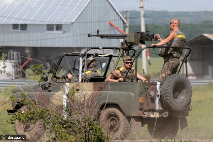 В Донецкой области люди в военной форме обстреляли автомобиль