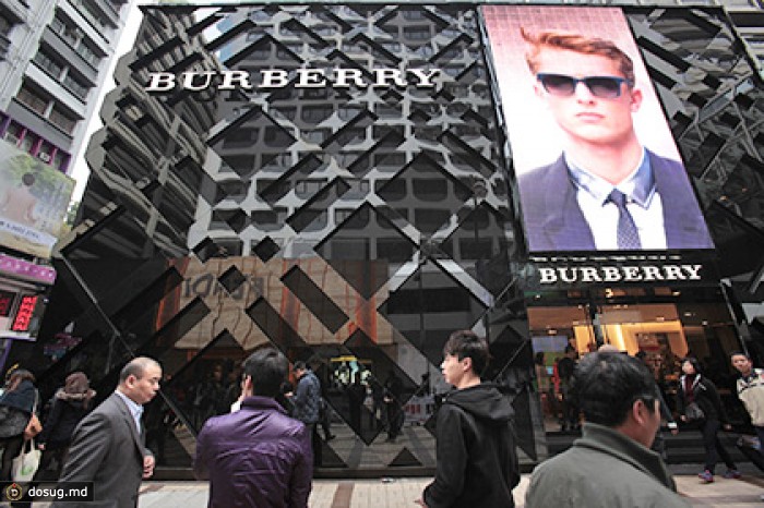 В Гонконге осудили укравшего пальто Burberry за 116 тысяч долларов