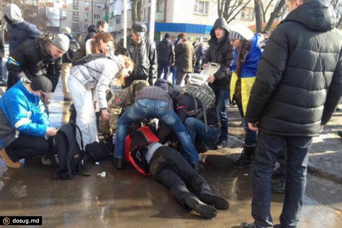 В Харькове два человека погибли при взрыве во время шествия