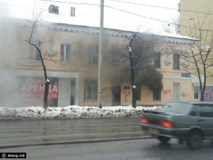 В Харькове неизвестные в балаклавах забросали офис газеты коктейлями Молотова