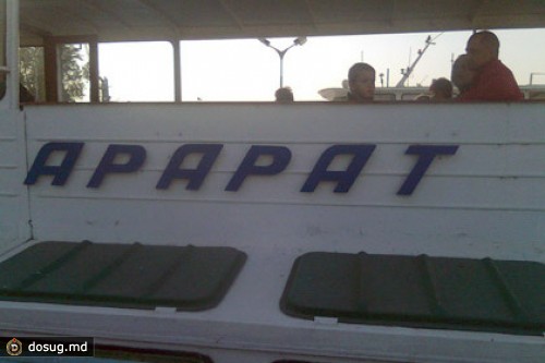 В Херсоне россияне потребовали снять с теплохода украинский флаг