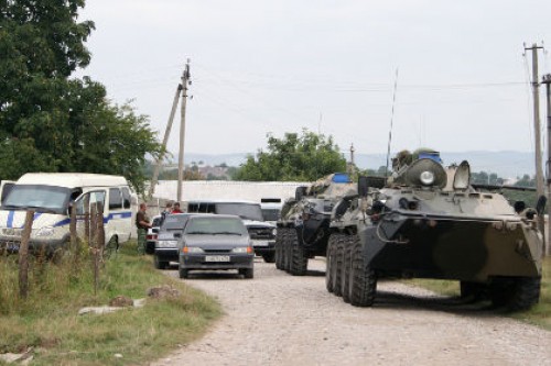 В Ингушетии боевик подорвал себя при задержании