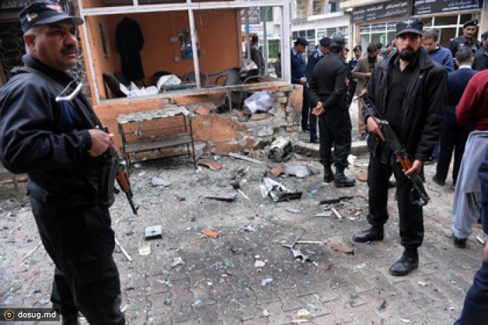 В Исламабаде террористы атаковали суды