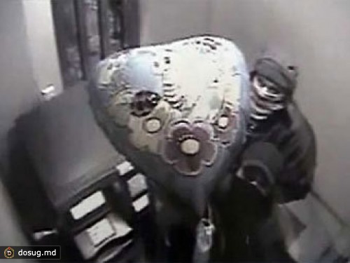 В Ижевске грабитель банкомата замаскировался шариками