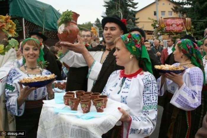 В Кишиневе проходит Фестиваль молодого вина "Тулбурел"