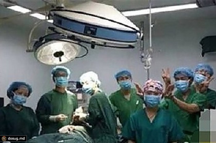 В Китае врачи наказаны за селфи с пациентом в операционной