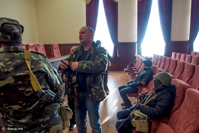 В Луганске устроили сбор денег для захватчиков здания СБУ