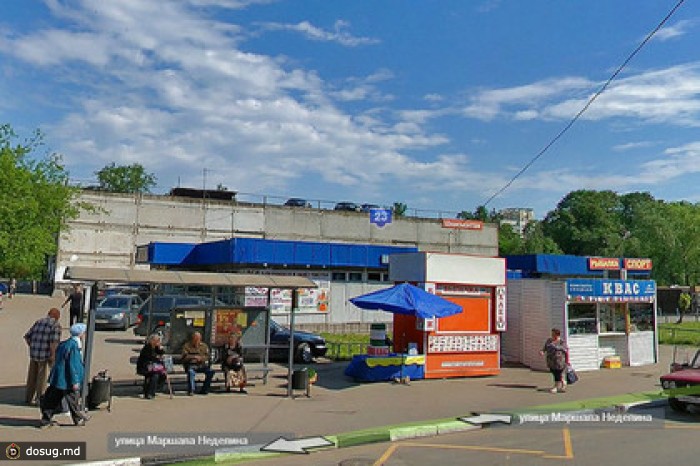 В Москве на остановке обнаружили коробку с проводами