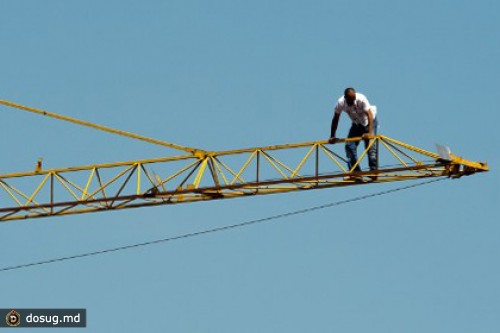 В Мюнхене сняли с крана угрожавшего самоубийством сирийского беженца