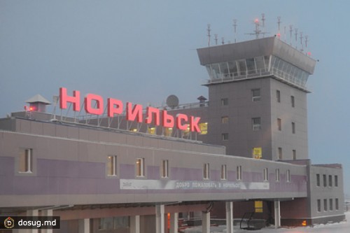 В Норильске «Боинг» прервал взлет из-за открытой двери