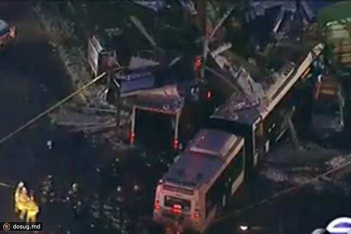 В Нью-Йорке грузовик врезался в рейсовый автобус