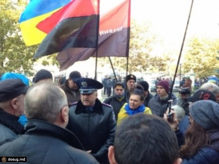 В Одессе евромайдановцы и "Правый сектор" штурмовали Приморский суд