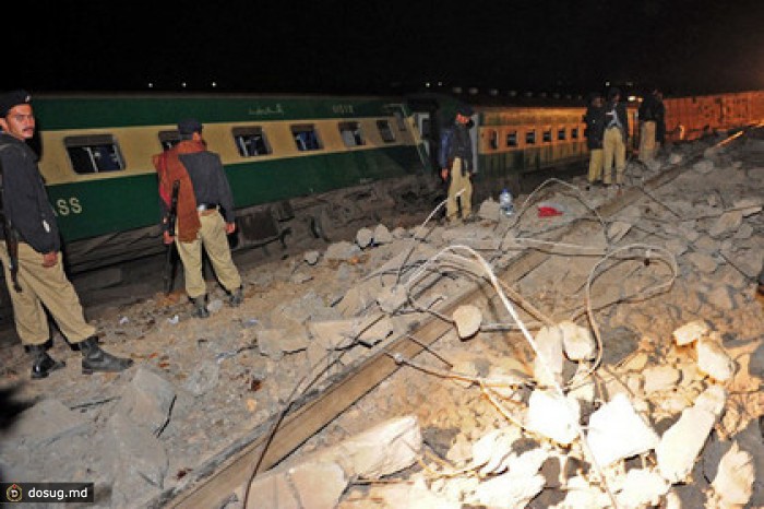 В Пакистане при подрыве поезда погибли 8 человек