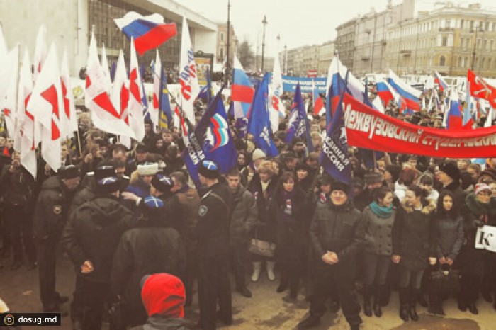 В Петербурге началась акция сторонников ввода войск в Крым