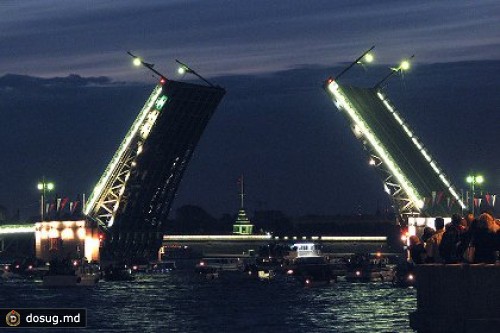 В Петербурге пустят ночной поезд под разведенными мостами