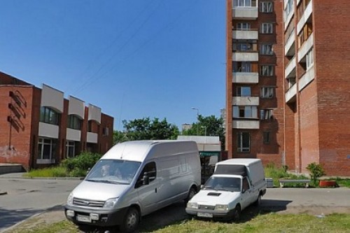 В Петербурге выброшенный из окна ковер упал на ребенка