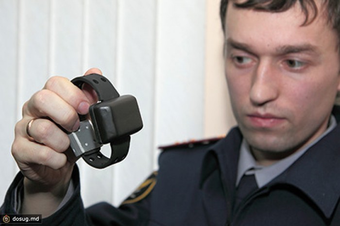 В Приамурье грабитель украл электронный браслет у осужденного