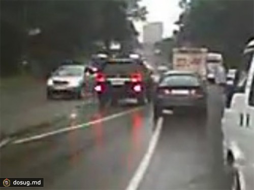 В Приморье автомобиль вице-губернатора объехал пробку по встречке