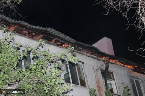 В Саратове сгорел четырехэтажный жилой дом