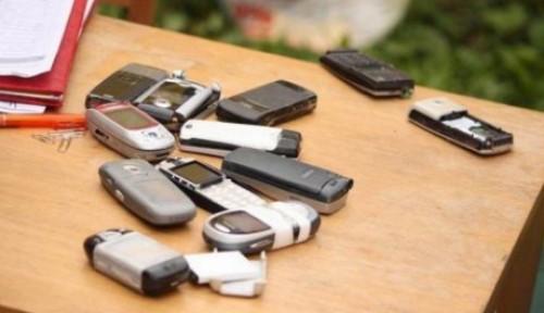 В Валя Морилор прошли соревнования по метанию мобильных телефонов (ВИДЕО)