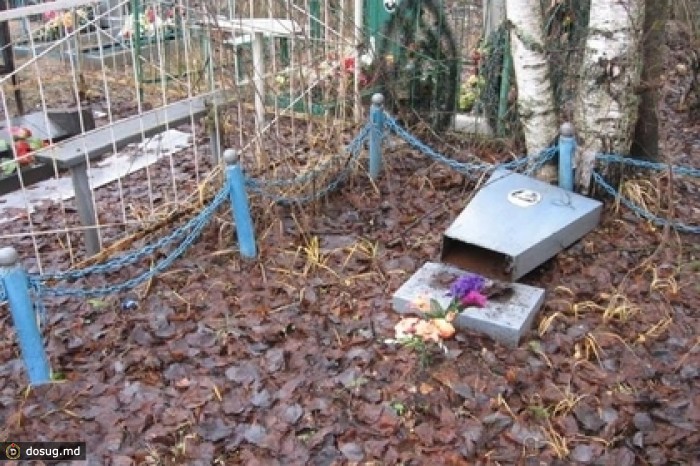 В Вологодской области детдомовцы разгромили кладбище