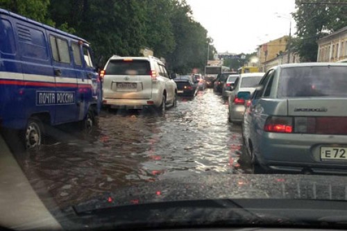 В Ярославле из-за дождя произошел потоп