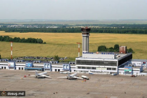 В аэропорту Казани Ан-24 выкатился за пределы рулежной дорожки