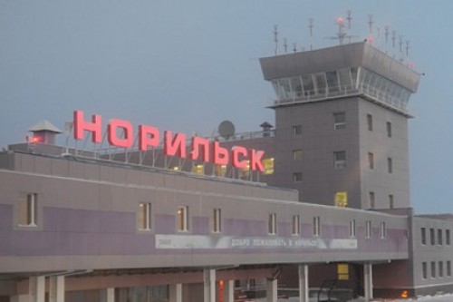 В аэропорту Норильска трап столкнулся с самолетом