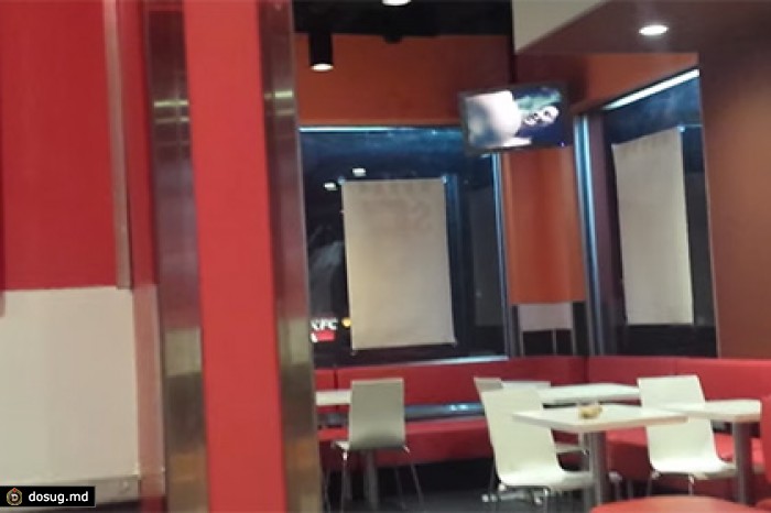 В американском KFC посетителям показали эротическое видео