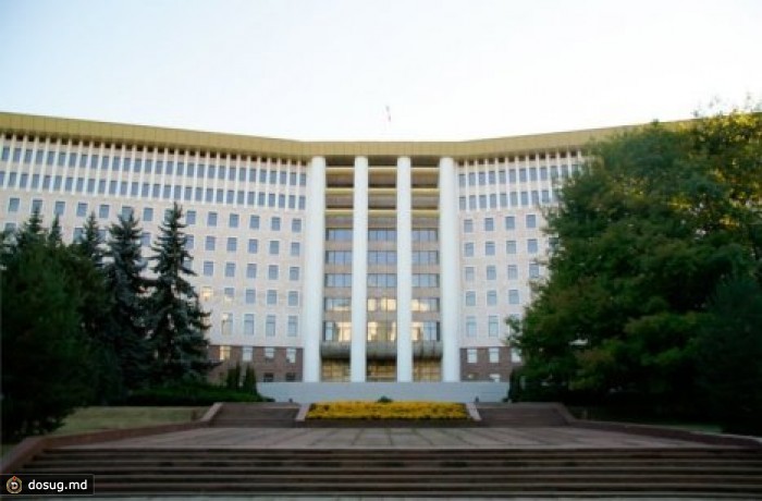 В день открытых дверей парламент посетили две тысячи человек