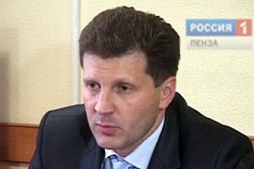 В машину главы УФМС Приморья кинули «коктейль Молотова»