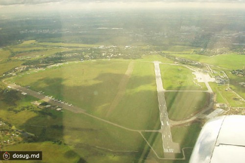 В новой Москве аварийно приземлился Ан-24