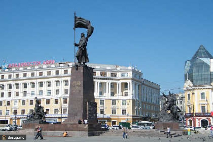 В памятнике — символе Владивостока образовалась трещина