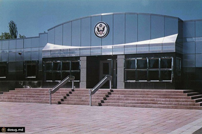 В посольстве США в Киргизии объяснили назначение 150-тонной «диппочты»