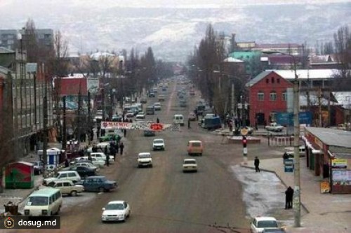 В пригороде Махачкалы начался штурм жилого дома