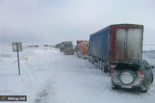 В пробку на трассе «Байкал» попали сотни автомобилей