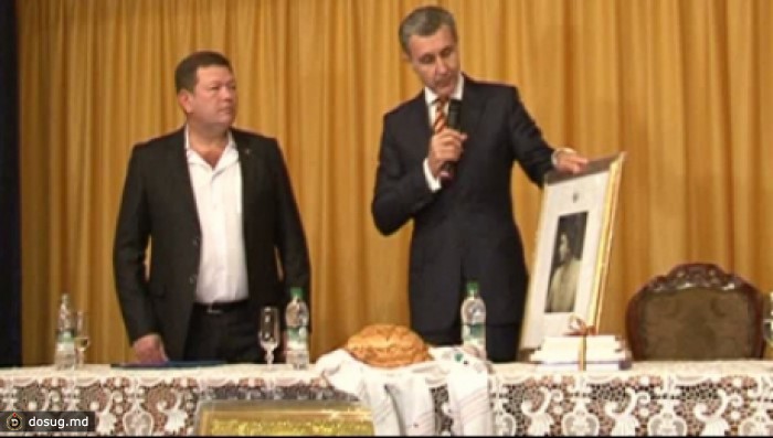 В селе Королева Мария Сорокского района принцу Раду подготовили подарки
