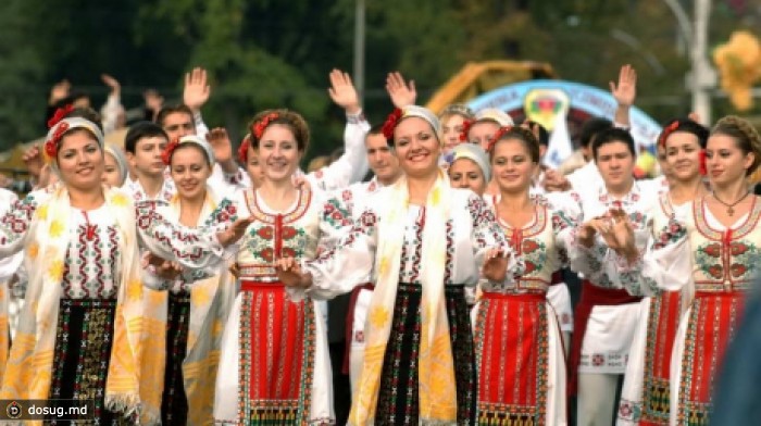 В селе Орикова Каларашского района прошел первый фестиваль национальной одежды и традиционной кухни