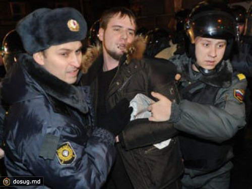 В центре Москвы задержаны более 100 активистов оппозиции