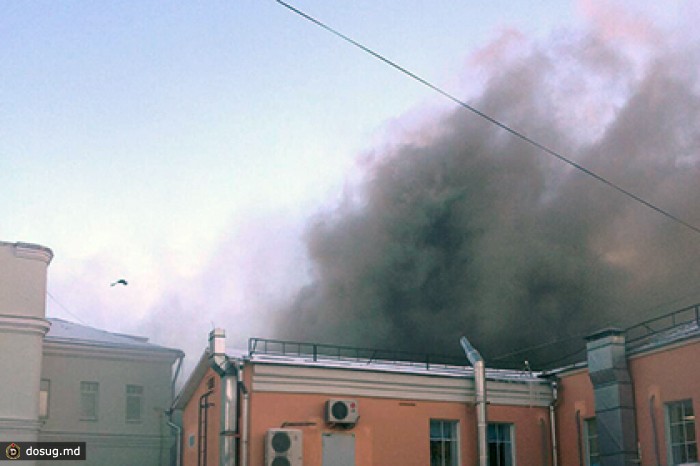 В центре Москвы загорелось кафе