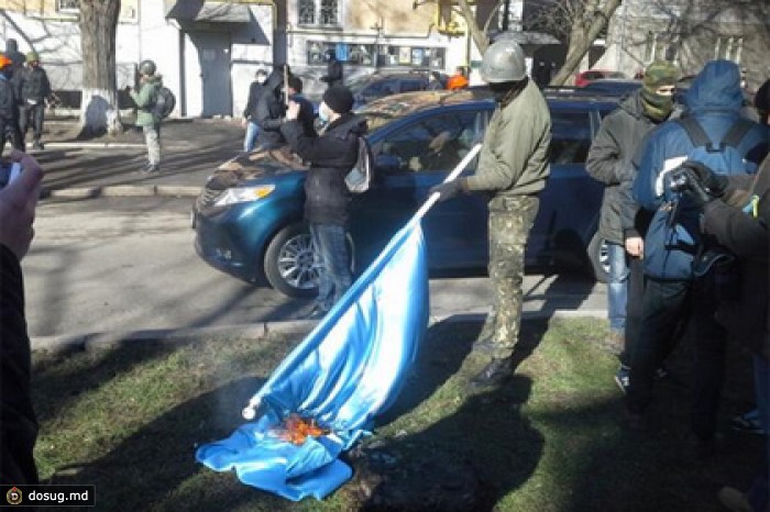 В захваченном штабе Партии регионов началось мародерство