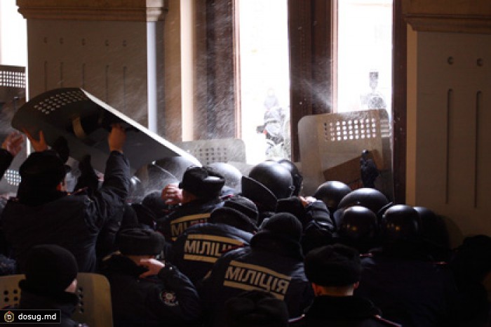 В захваченной львовской администрации подрались «майдановцы»