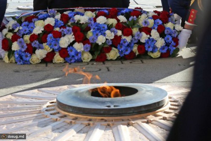 Вечный огонь на Елисейских полях попытались залить из огнетушителя