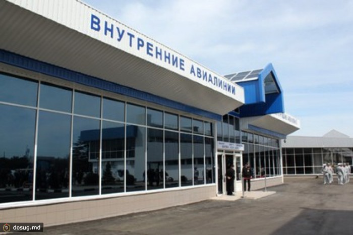 Вооруженные люди вошли на территорию аэропорта Симферополя