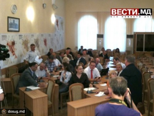 
 Вопрос с мандатами коммунистов в КМС решат уже в 2012 году
