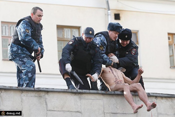 Врачи рассказали о состоянии здоровья художника Павленского