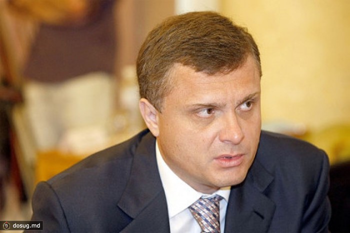 Янукович не принял отставку главы президентской администрации