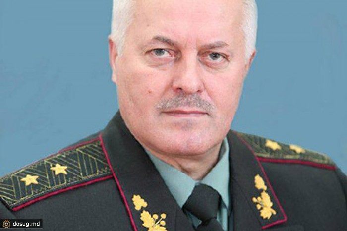 Янукович уволил главу Генштаба Украины