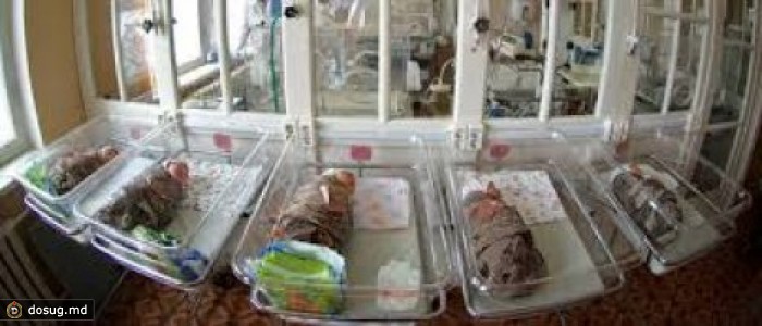 Женщина подала в суд на минздрав за то, что долгие годы воспитывала чужого ребенка, не зная об этом