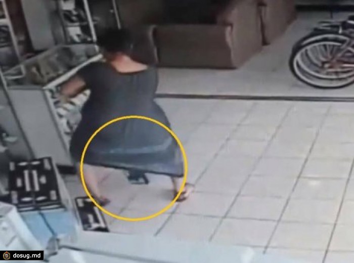 Женщина заставила телевизор "исчезнуть" под юбкой. ВИДЕО